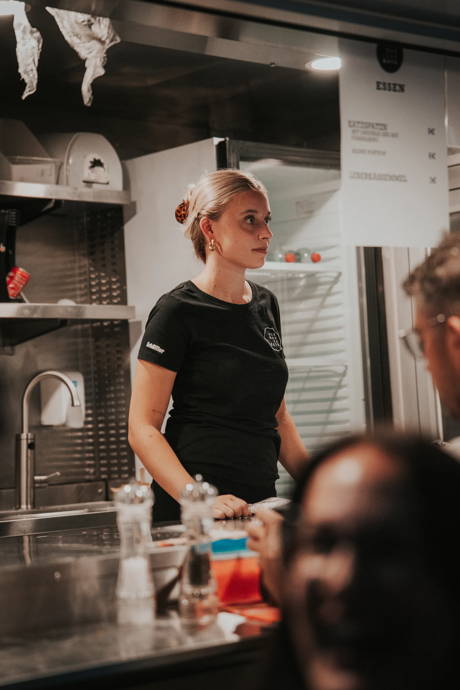Mitarbeiterportrait im Service beim Fischertagsvorabend