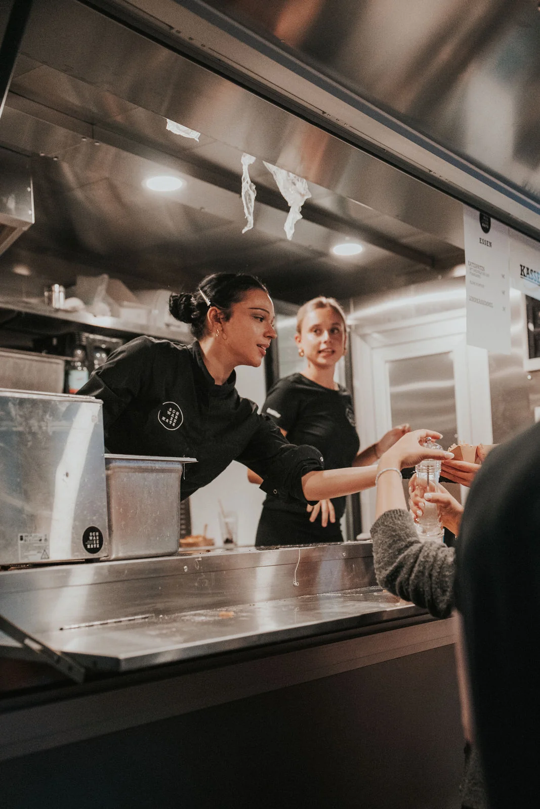 Ausgabe direkt aus dem KATZ Foodtruck